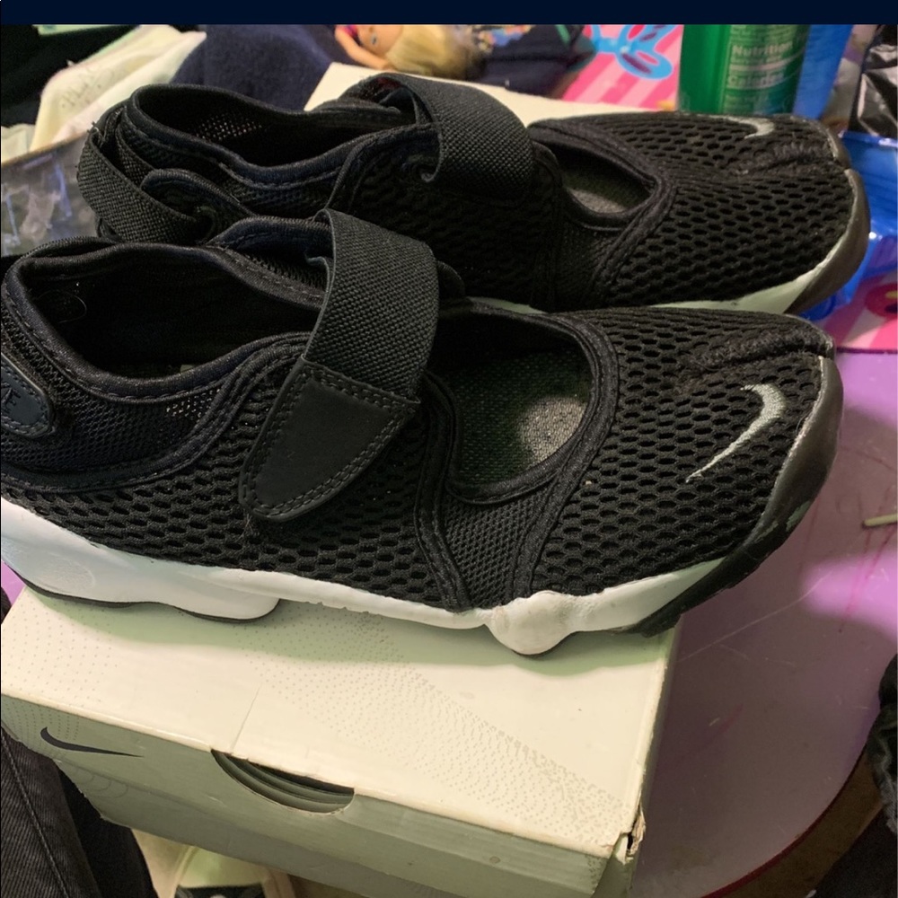 COPY - Woman’s Nike rift sneakers w. Straps